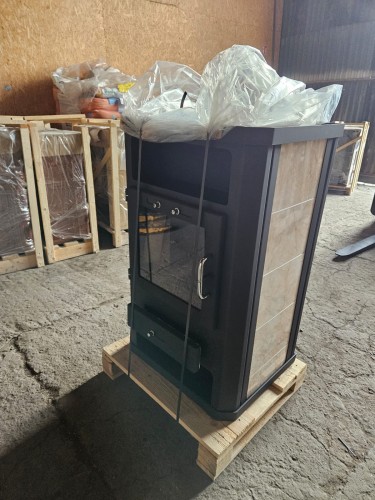 Piec-kominek-z-plaszczem-wodnym-stalowy-na-drewno-Comfort-KB-11kW-plyty-po-bokach-ekoprojekt-2-lata-gwarancji.jpg