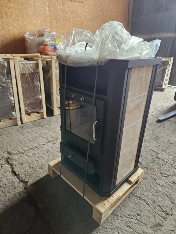 Piec-kominek-z-plaszczem-wodnym-stalowy-na-drewno-Comfort-KB-11kW-plyty-po-bokach-ekoprojekt-2-lata-gwarancji.jpg